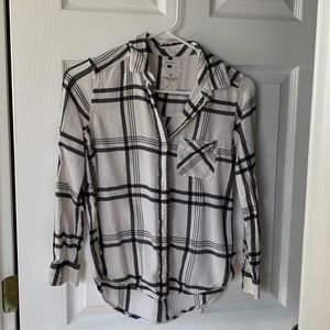 American eagle XS black and white plaid top